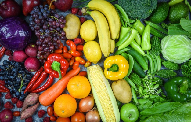 sortido de frutas frescas maduras vermelho amarelo roxo e verde legumes selecao mista variousvegetables e frutas alimentos saudaveis comer limpo para a vida do coracao colesterol dieta saude 73523 2454