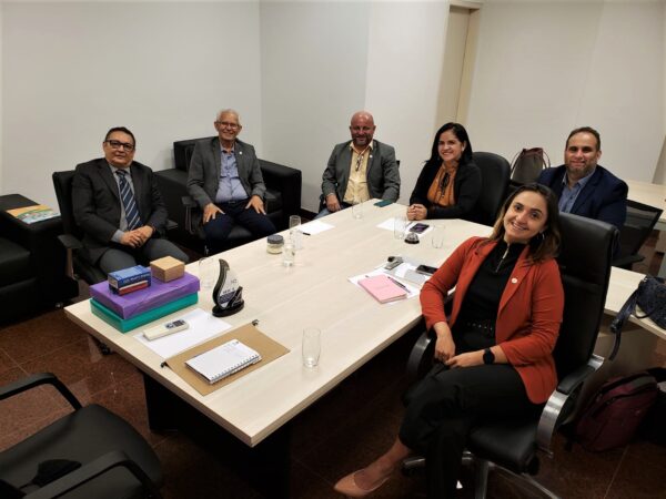 Representantes no CFC realizam visita de cortesia na sede do CRCMA