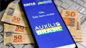 Governo Federal sanciona lei que libera empréstimo consignado a beneficiários do Auxílio Brasil