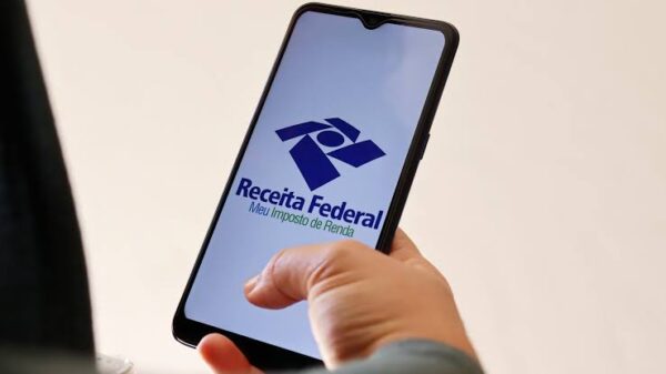 Contribuintes que caíram na malha fina e acertaram as contas com o Fisco recebem lote residual do IRPF hoje (31)