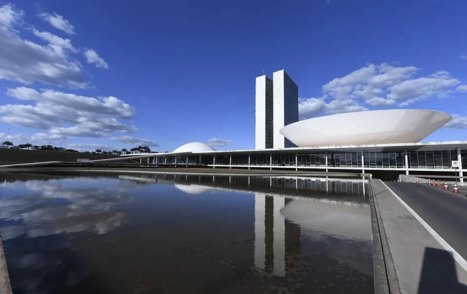 Fachada do Congresso Nacional a sede das duas Casas do Poder Legislativo brasileiro.jpg