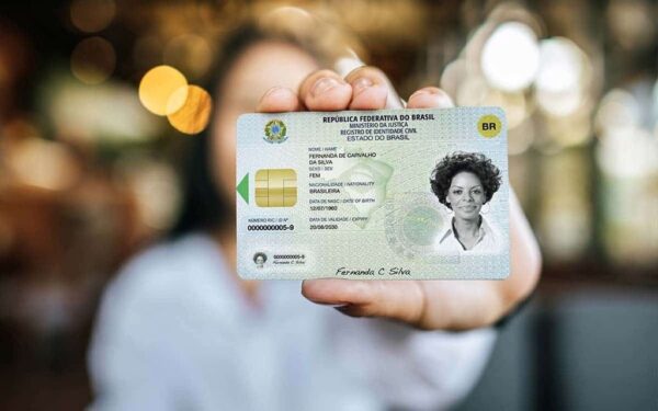 Carteira Nacional de Identificação só poderá ser emitida se o cidadão estiver regularizado na Receita Federal