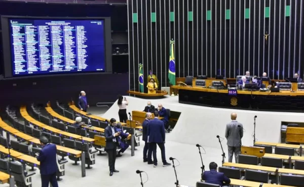 Câmara aprova urgência para projetos sobre incentivo fiscal ao Nordeste e regularização de tributos